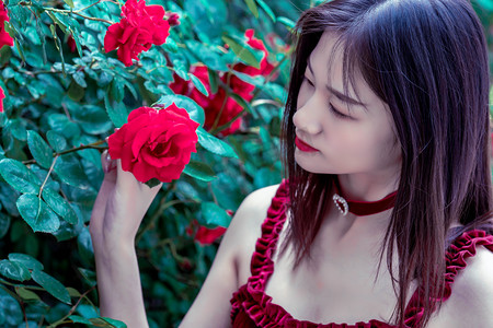 AI“换装”损害军人警察形象 法律风险不容忽视